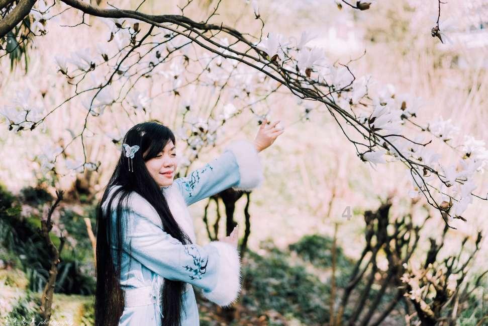 许凯分享嘴里含金鱼感觉,自曝会吃生蚕蛹,回应拥抱戏好苏的秘诀