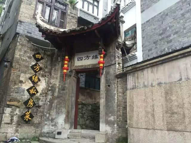 新年临近，交警进城郊涉村区域，多形式精准开展交通安全宣传活动